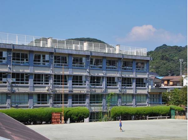 沼間小学校まで徒歩7分！（約700M）