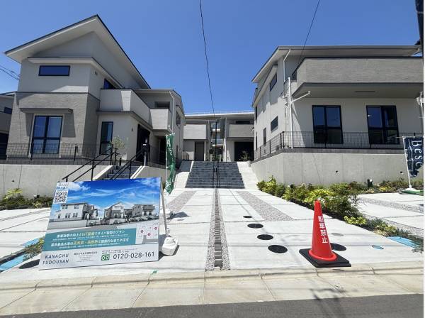 ゆとりある幅の駐車スペース