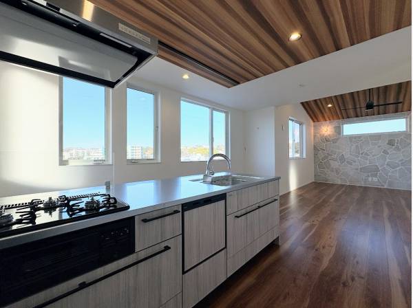 ペニンシュラキッチンでスタイリッシュに