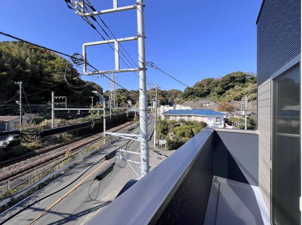 季節の変化が愉しみな逗子の山々に囲まれています