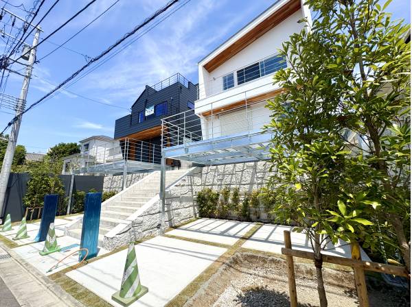 現地はカースペースは２台分