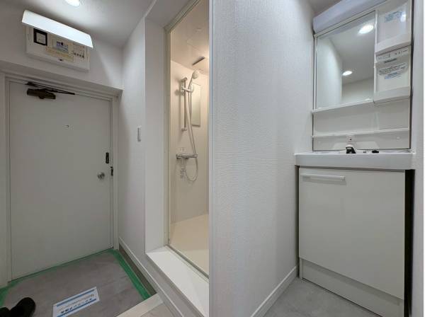 浴室は、シャワーのみになります。