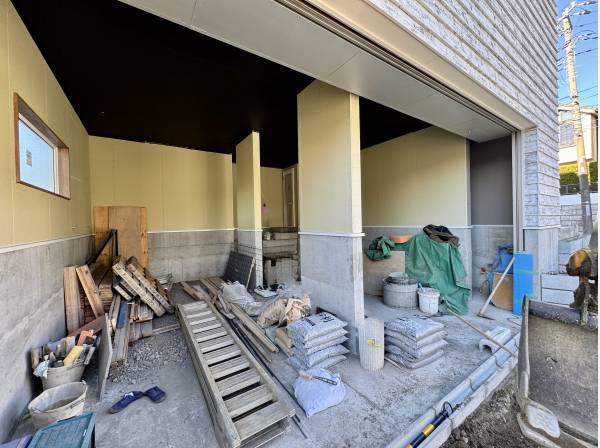 愛車もしっかり守れるガレージは２台分の広さがあります。