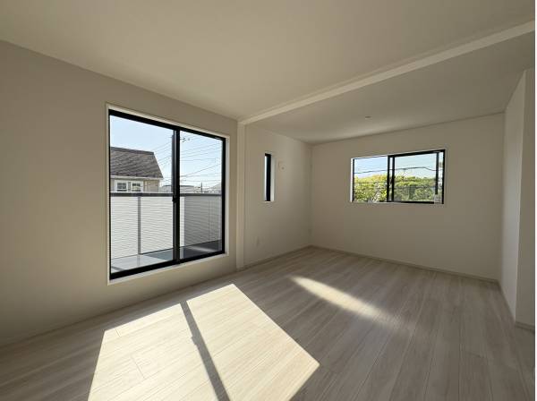 １３帖超の大きなお部屋は仕切ることで４ＬＤＫに変更可能