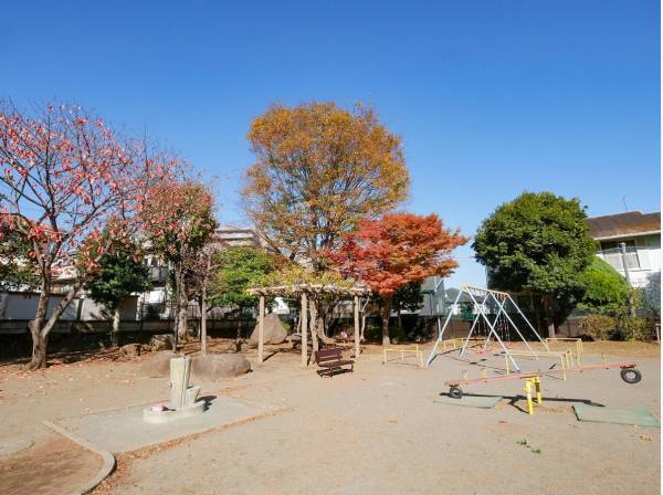 ふじ公園まで徒歩3分（約200m）