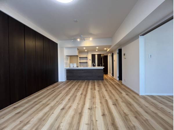 広々LDKは15.3帖お隣を繋げると約20.5帖