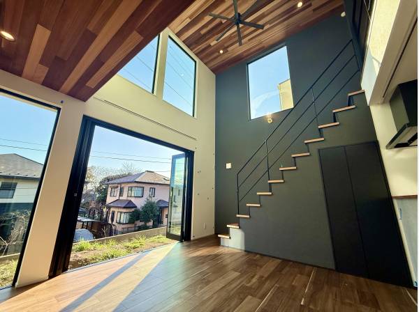 南側が落ちており、開放的かつプライベート感もあります！