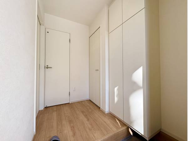 収納が豊富な玄関ホール