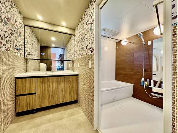 使い勝手がいいゆとりの洗面台、バスルーム