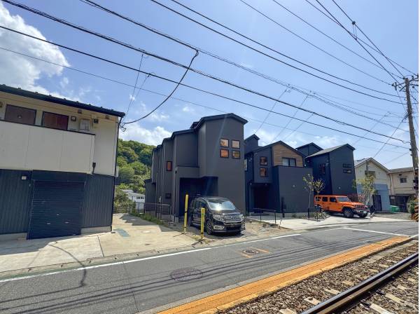 外観はクールなブラック。