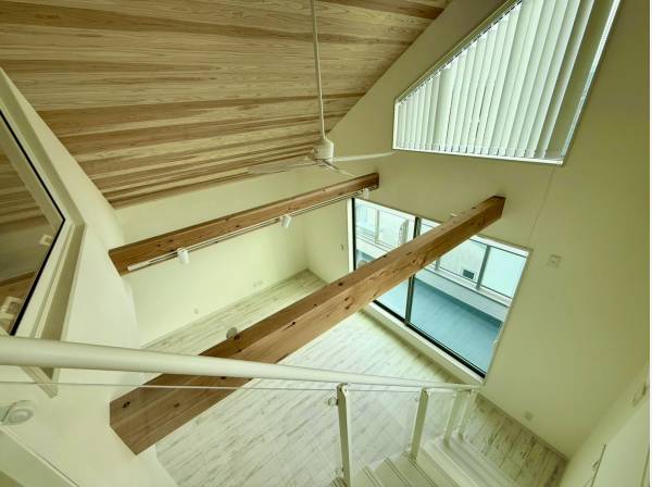 秋田杉を使用した勾配天井！