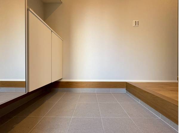 エントランスには収納スペースも！