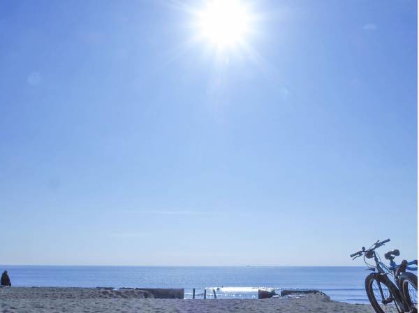 辻堂海水浴場まで自転車で5分 (約1.5㎞)
