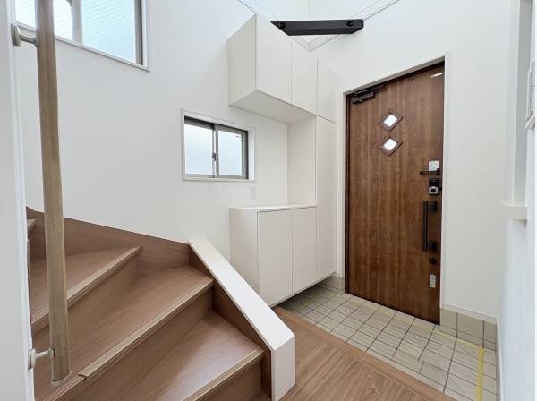 ドアがお洒落な玄関。