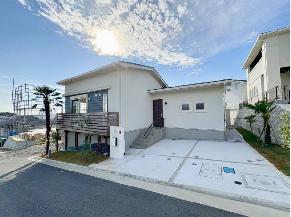 広々とした並列2台のカースペースが備わります！