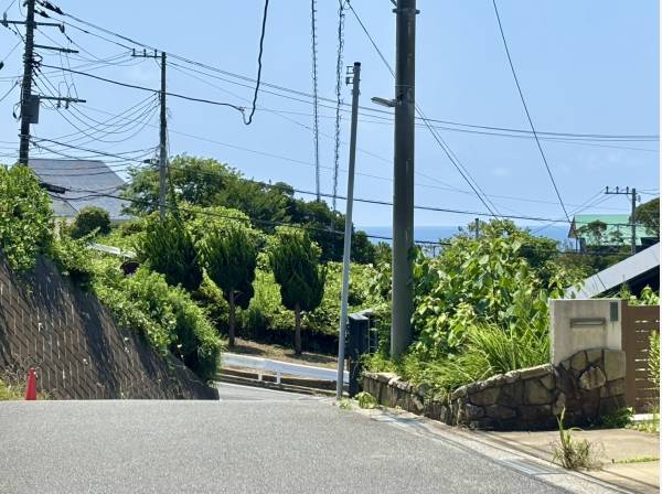 前面道路から気持ちの良い眺望がお楽しみいただけます