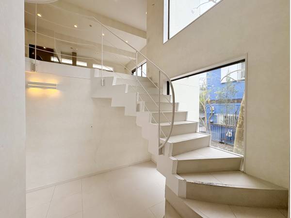 玄関ホールにある階段