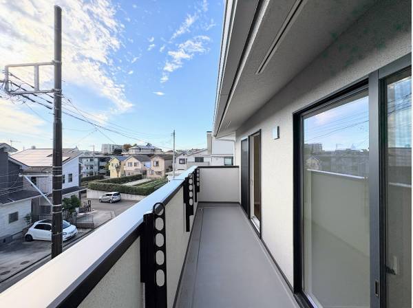バルコニーは陽当たりが良いです