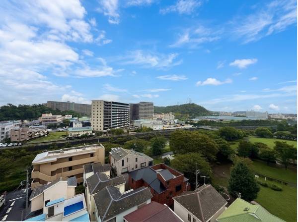 青空と街並みを見渡すパノラマビュー 9階ならではのこの眺望！