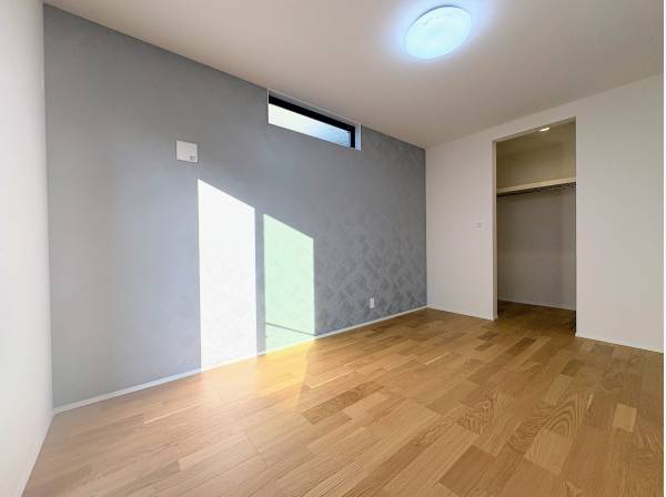 収納も完備の約9帖の洋室