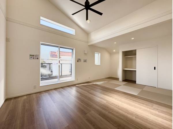 約4帖の畳コーナーを合わせると約21.6帖の広さに！