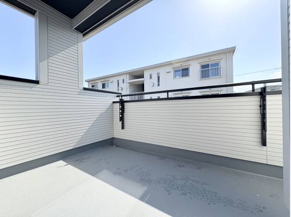 広々としたバルコニー