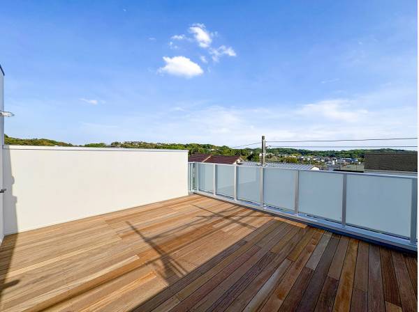 ルーフバルコニーは外を楽しむプライベートスペース