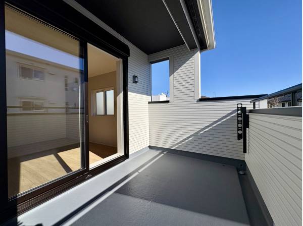 大型バルコニーもございます。