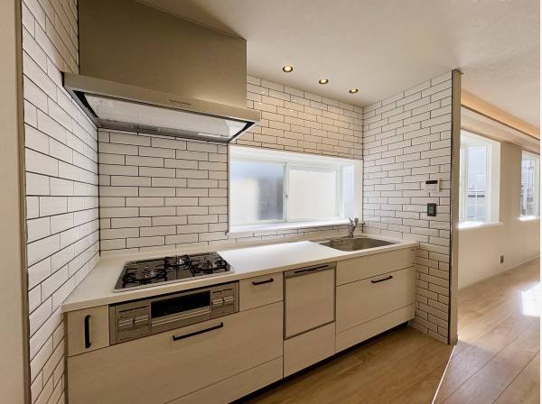 キッチンは食洗器付きのシステムキッチンに新調済み