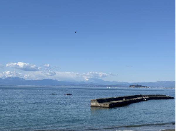 徒歩2分の海岸で朝夕のお散歩へ（約140ｍ）