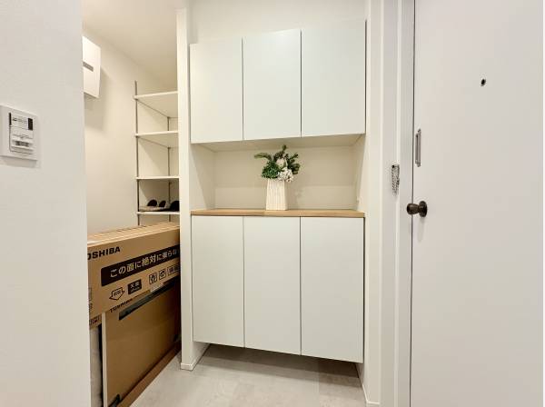 収納の多い玄関スペース