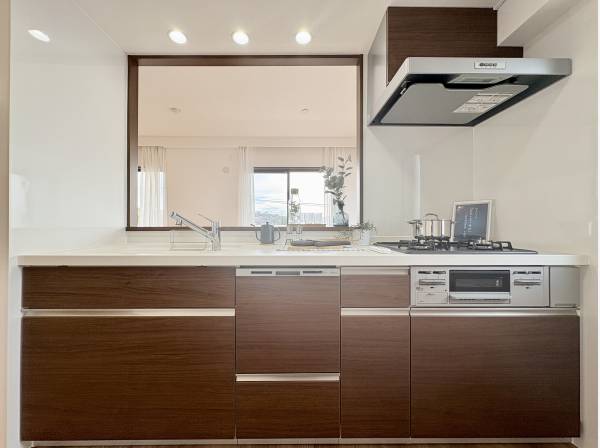 食洗機付きのシステムキッチン