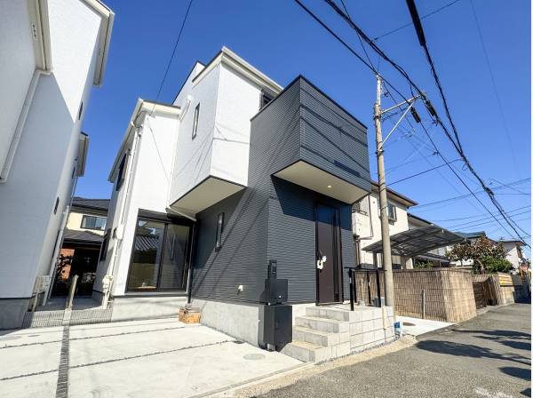 モノトーンの配色がおしゃれなモダンな佇まい