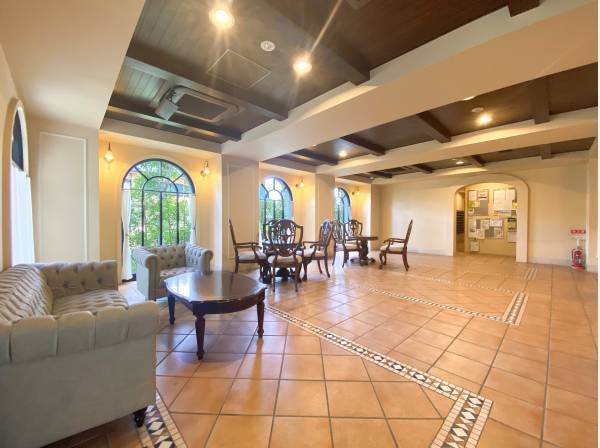 待合いロビーはアンティークな雰囲気が素敵