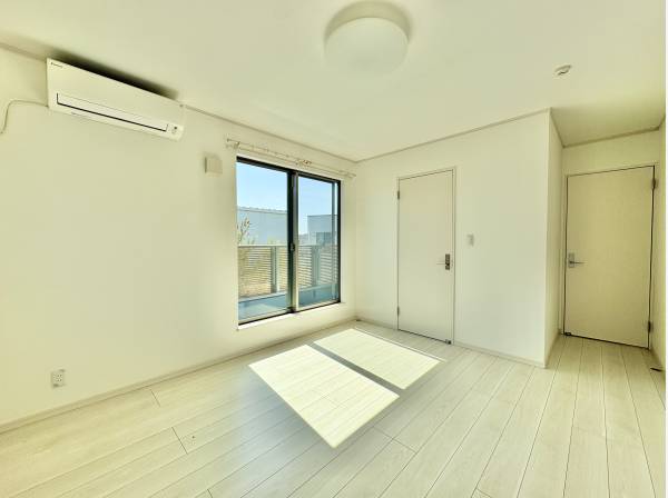 WICは奥行きもあるので、収納ボックスをそのまま中へ置けます