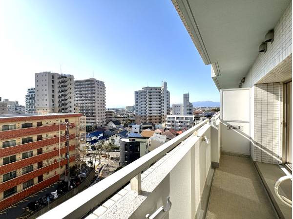 開放的な眺望の広がる現地です。