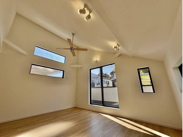 シーリングファンがいい感じです。