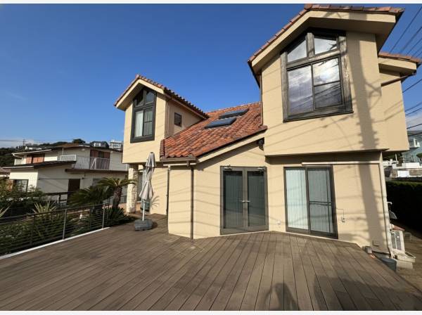 大型ガレージを有する～海を望むリゾートスタイルの家～