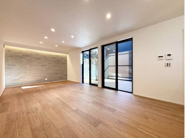 開放感あふれるLDKは約20帖ございます。