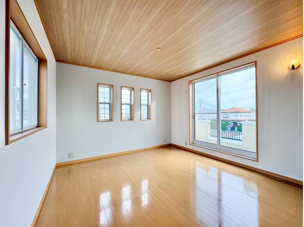 採光が確保できた洋室です、くつろぎのひと時を過ごしください
