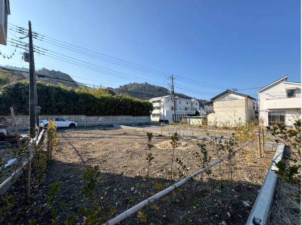 高低差のない広々とした敷地です