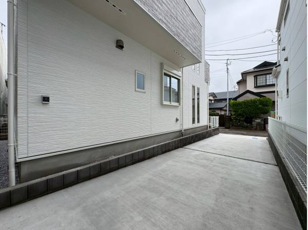 お庭時間も楽しめるゆとりあるテラススペース。