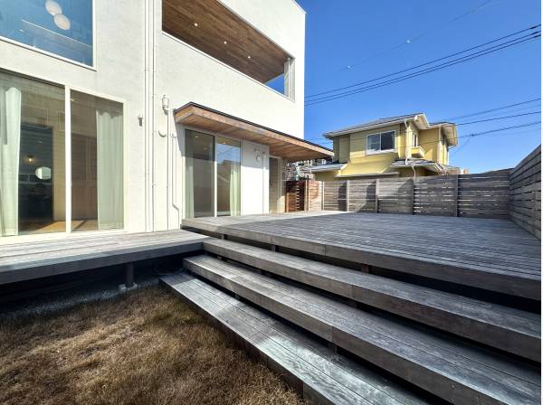 庭先で存分に外遊びを楽しめます