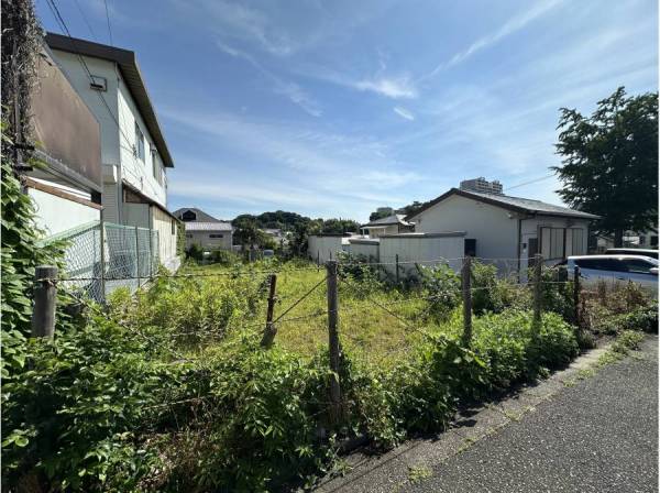 南西角地で陽当り良好/約43坪とゆとりある広さも魅力