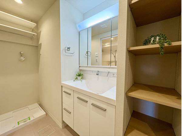 小棚付きのパウダールーム