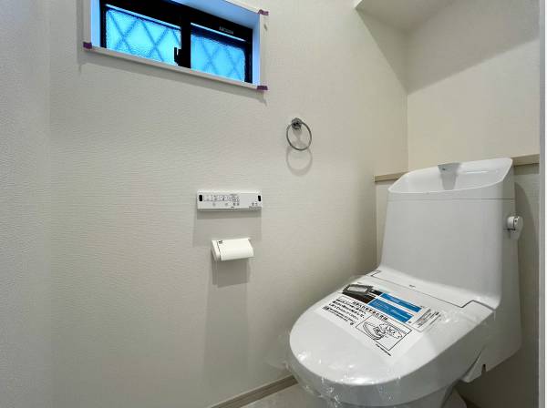 トイレは１階と２階にそれぞれございます。