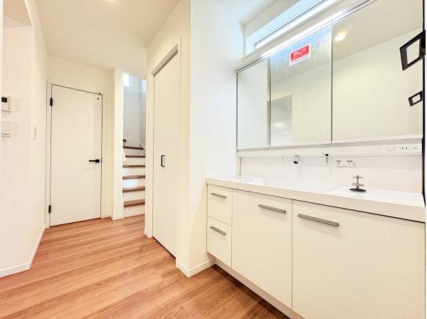 ワイドタイプの洗面化粧台