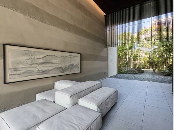 マンションエントランス共用部です。
