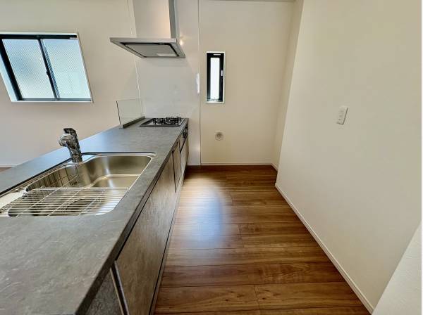 キッチンは広くていい感じですね！