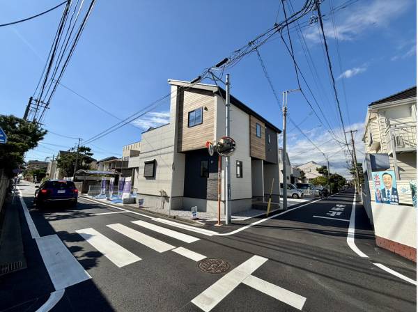 開放的な角地でございます